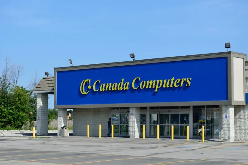 Fachada de una tienda de informática